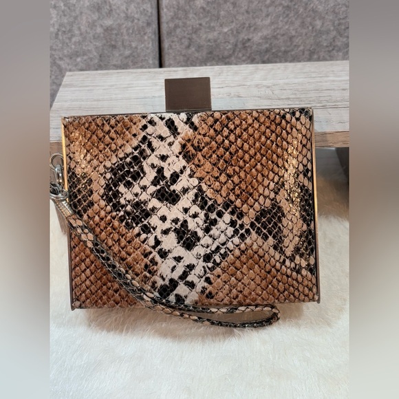 🐍HOBO Snake-Print Clutch 🐍 - Picture 1 of 12